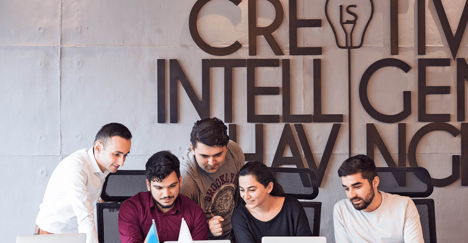 Two S4IT consultants in discussion